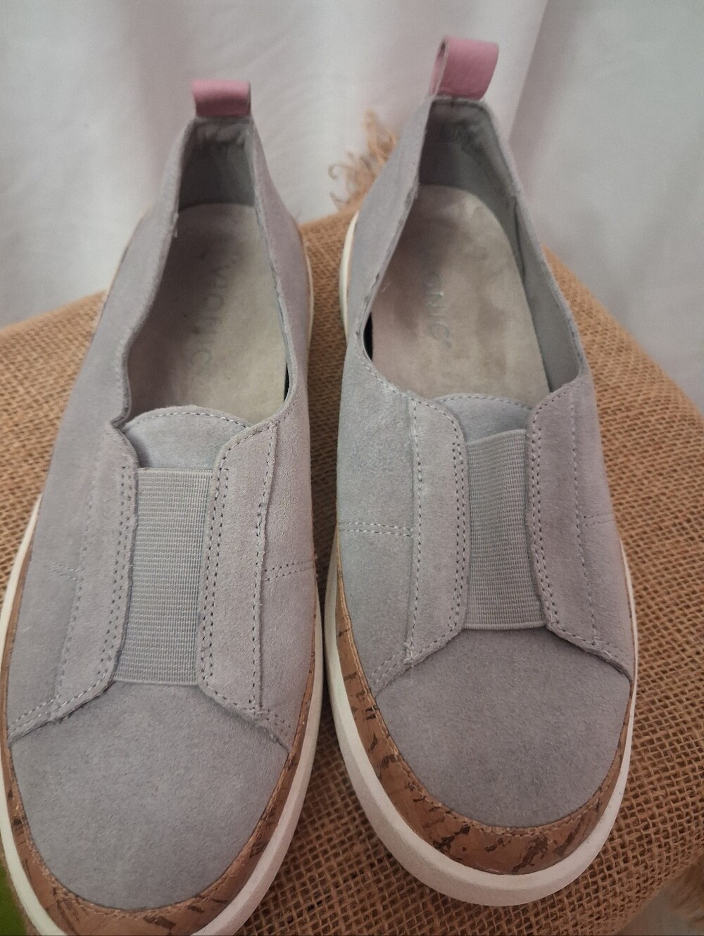 Vionic Light Gray Suede Slip-On Flats, Sneakers, Pink Pull Tabs/goring SZ. 6.5